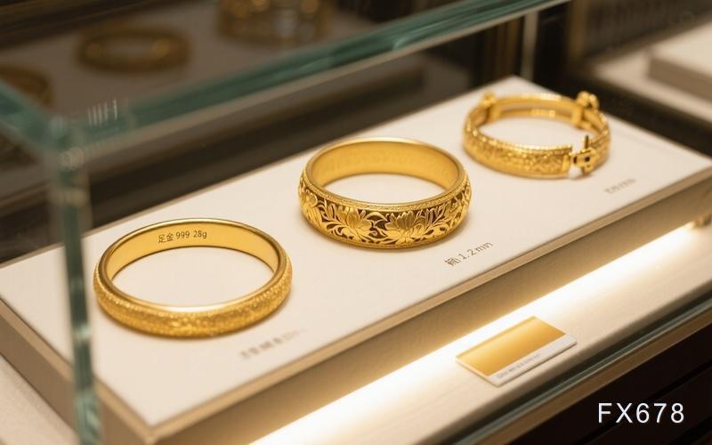 金在接近历史高点附近保持坚挺，焦点转向非农就业报告